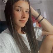 Opositora imparte clases a niños de todas las edades